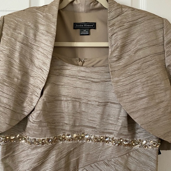 Elegant Dress - Picture 3 of 8